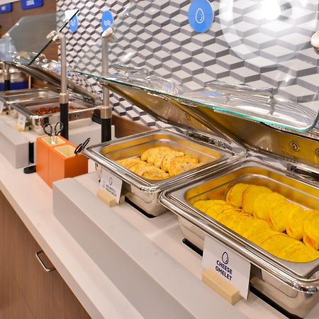 Holiday Inn Express & Suites - Detroit North - Roseville By Ihg Екстер'єр фото