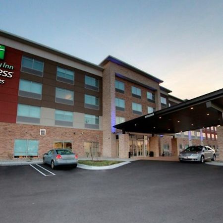 Holiday Inn Express & Suites - Detroit North - Roseville By Ihg Екстер'єр фото