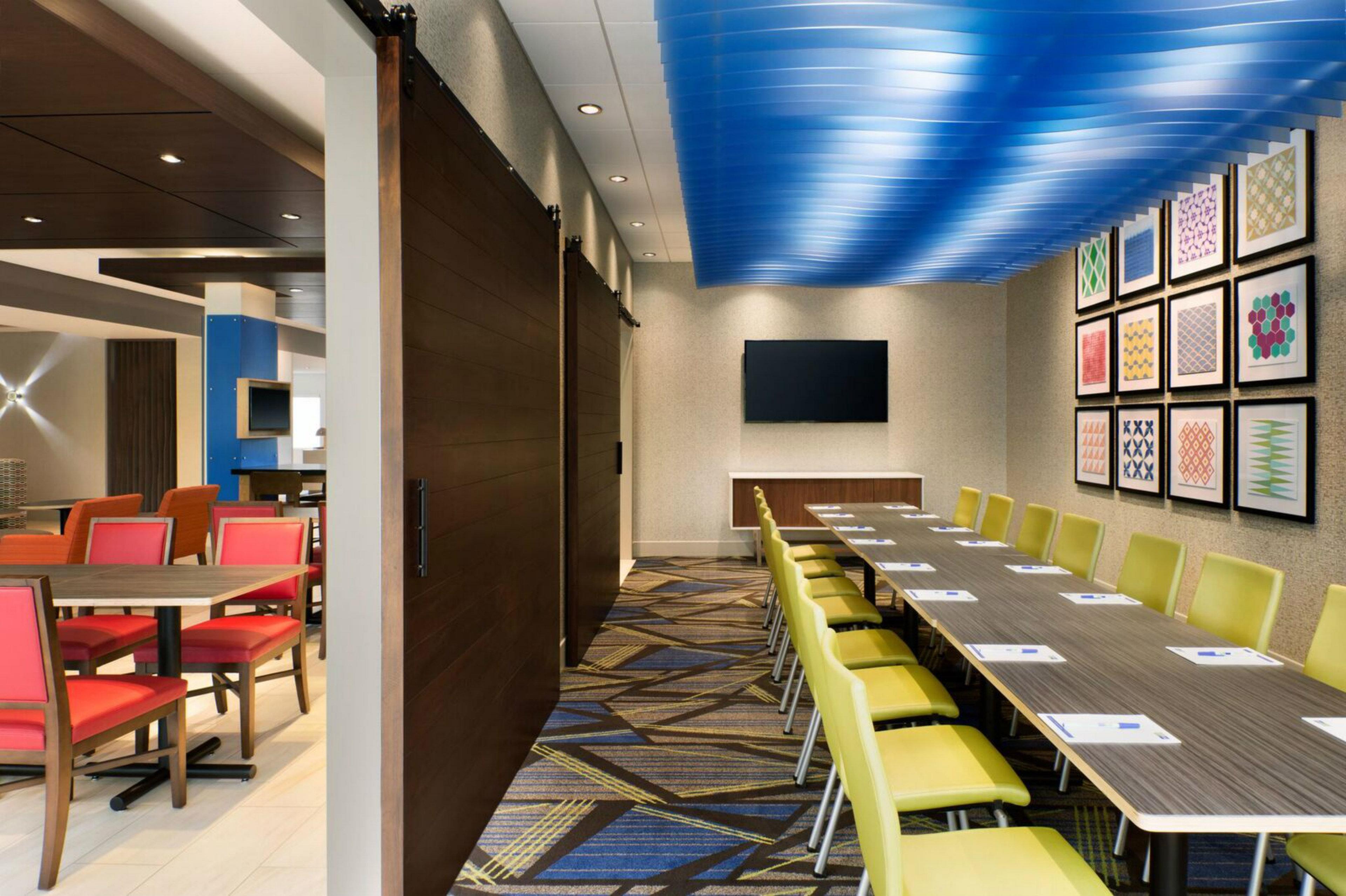 Holiday Inn Express & Suites - Detroit North - Roseville By Ihg Екстер'єр фото
