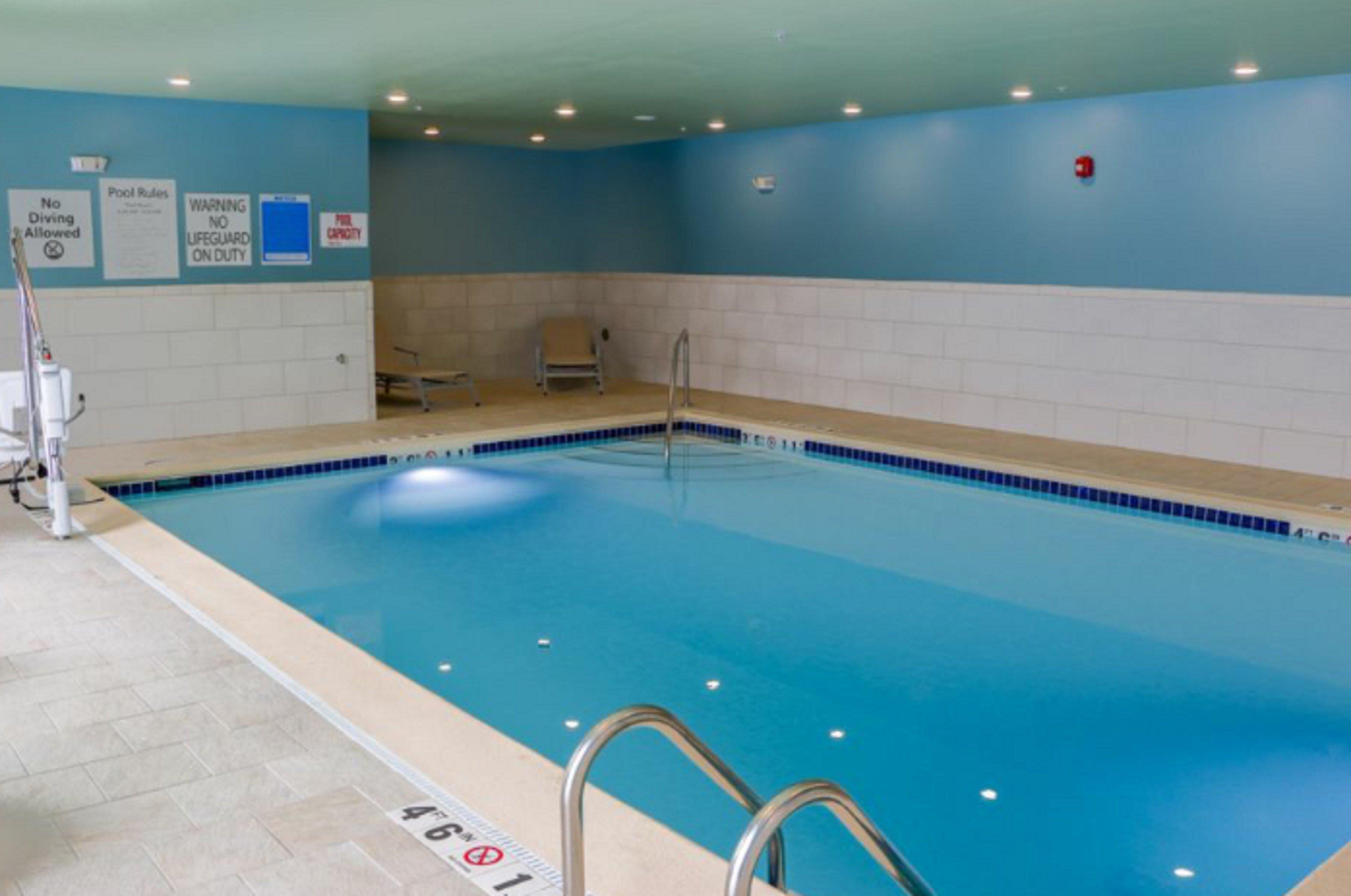 Holiday Inn Express & Suites - Detroit North - Roseville By Ihg Екстер'єр фото