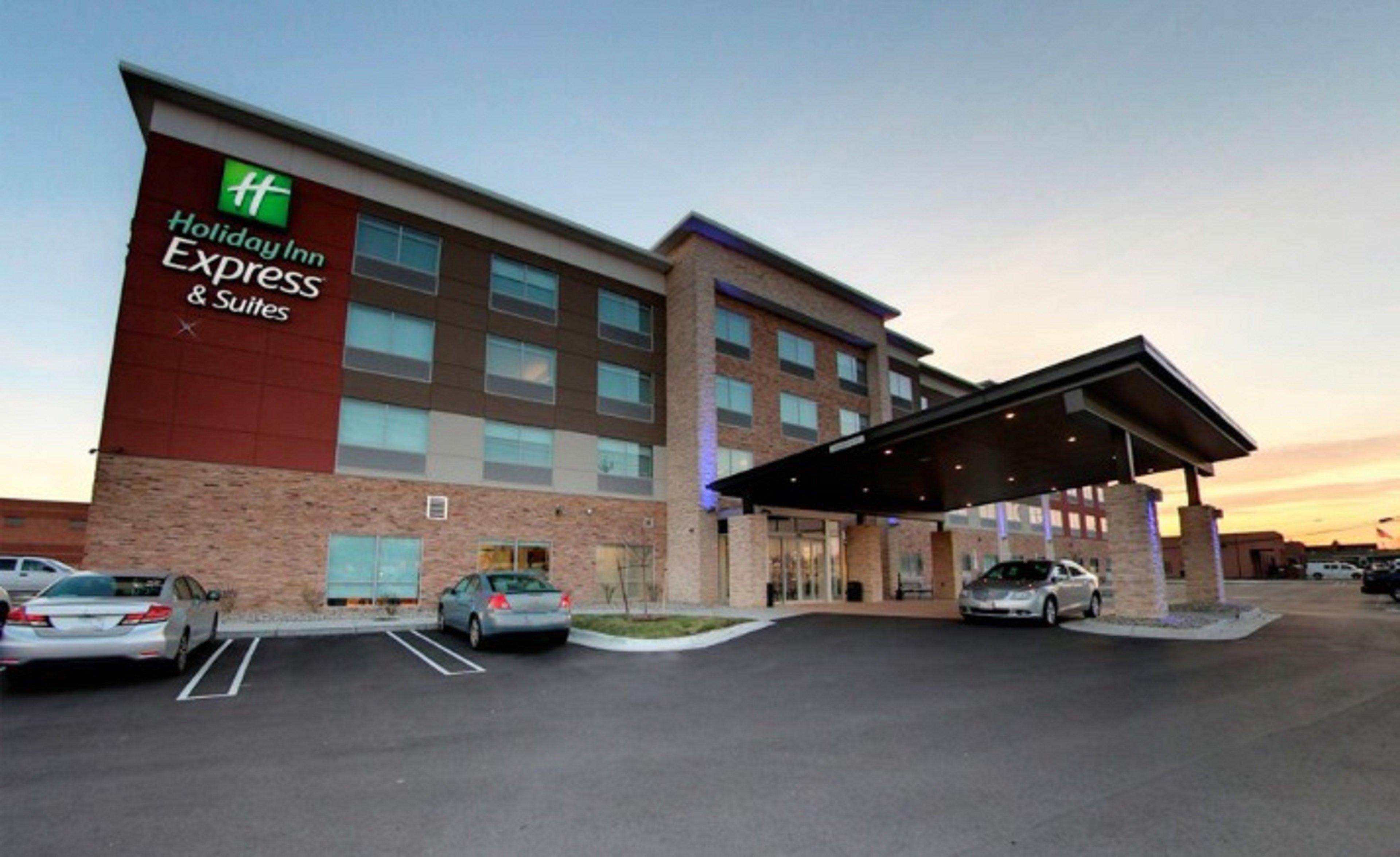 Holiday Inn Express & Suites - Detroit North - Roseville By Ihg Екстер'єр фото