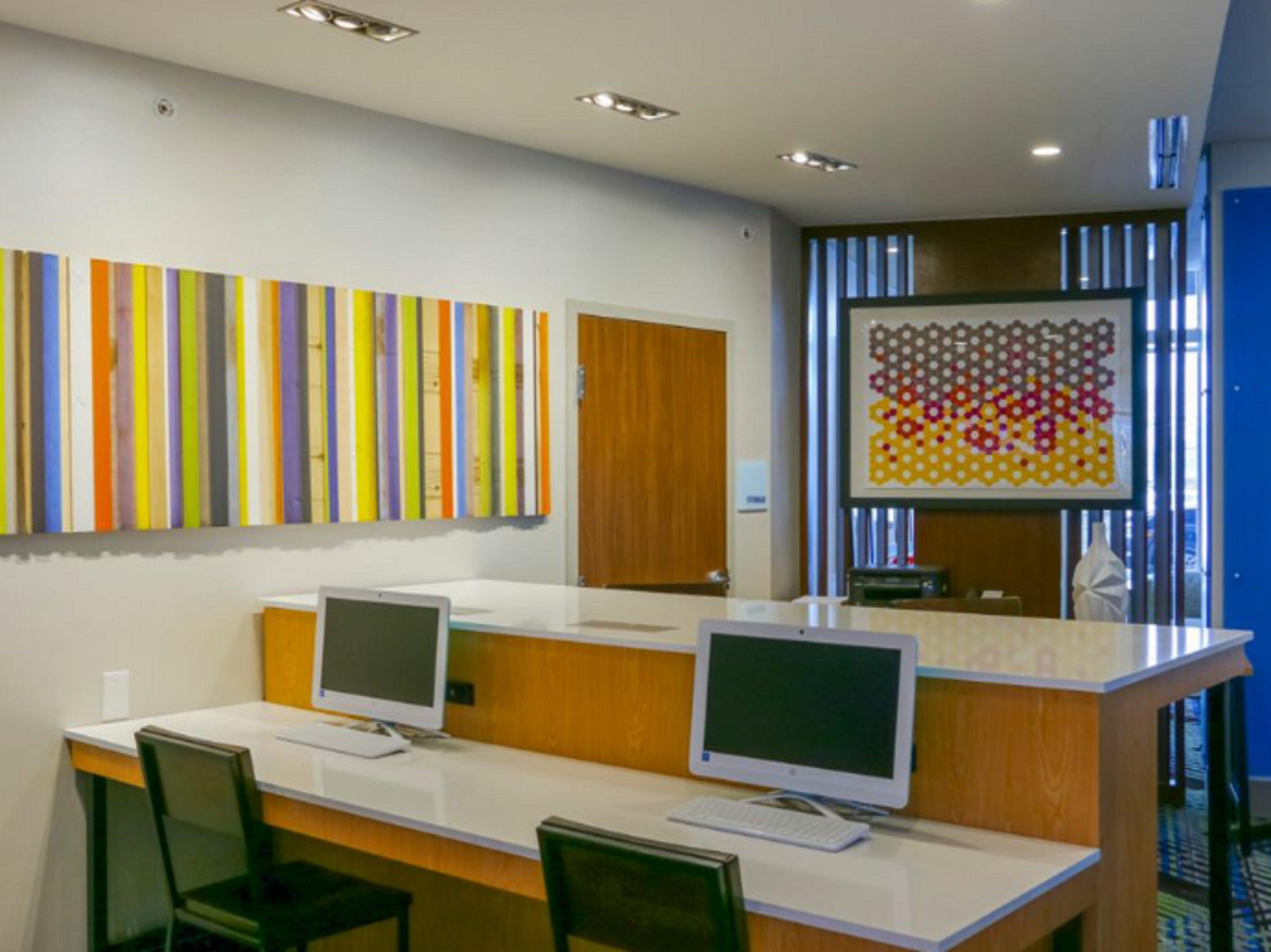 Holiday Inn Express & Suites - Detroit North - Roseville By Ihg Екстер'єр фото