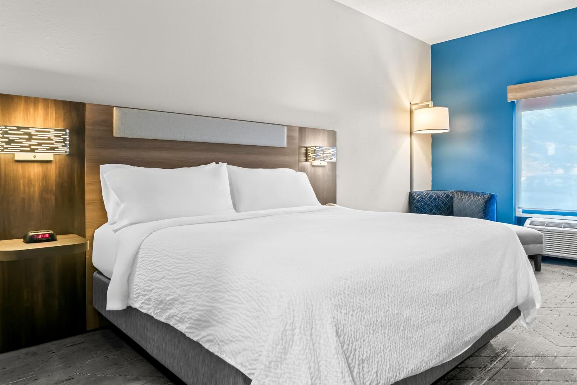 Holiday Inn Express & Suites - Detroit North - Roseville By Ihg Екстер'єр фото