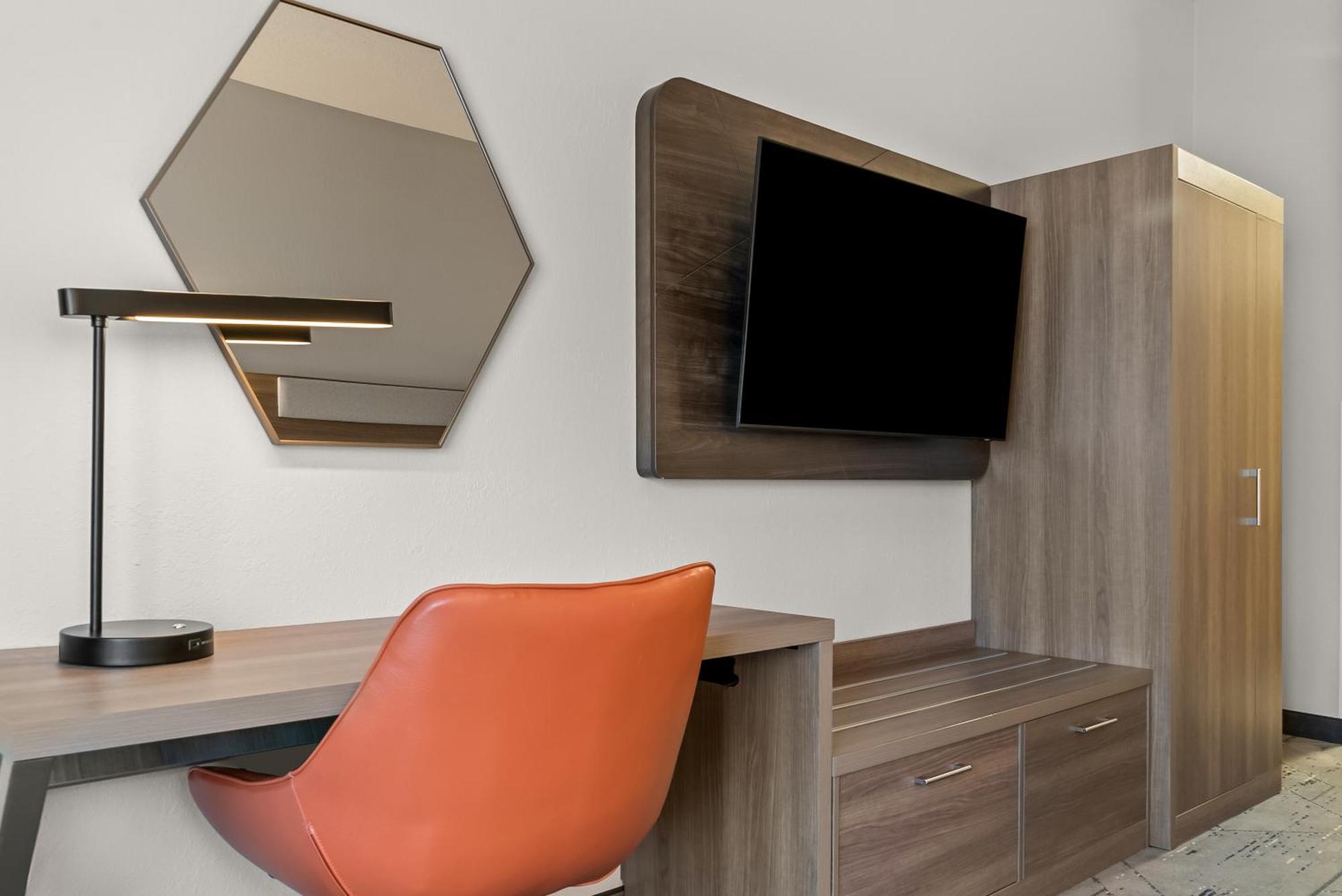 Holiday Inn Express & Suites - Detroit North - Roseville By Ihg Екстер'єр фото