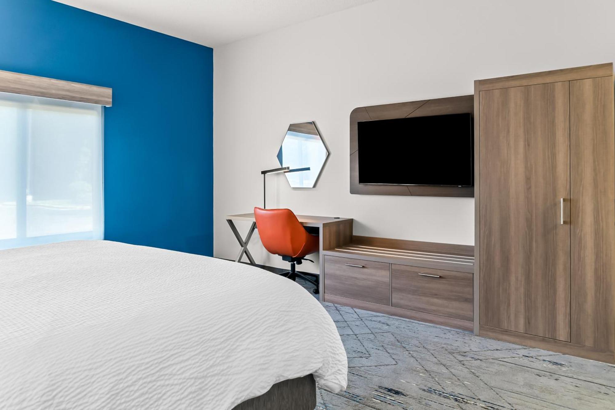 Holiday Inn Express & Suites - Detroit North - Roseville By Ihg Екстер'єр фото