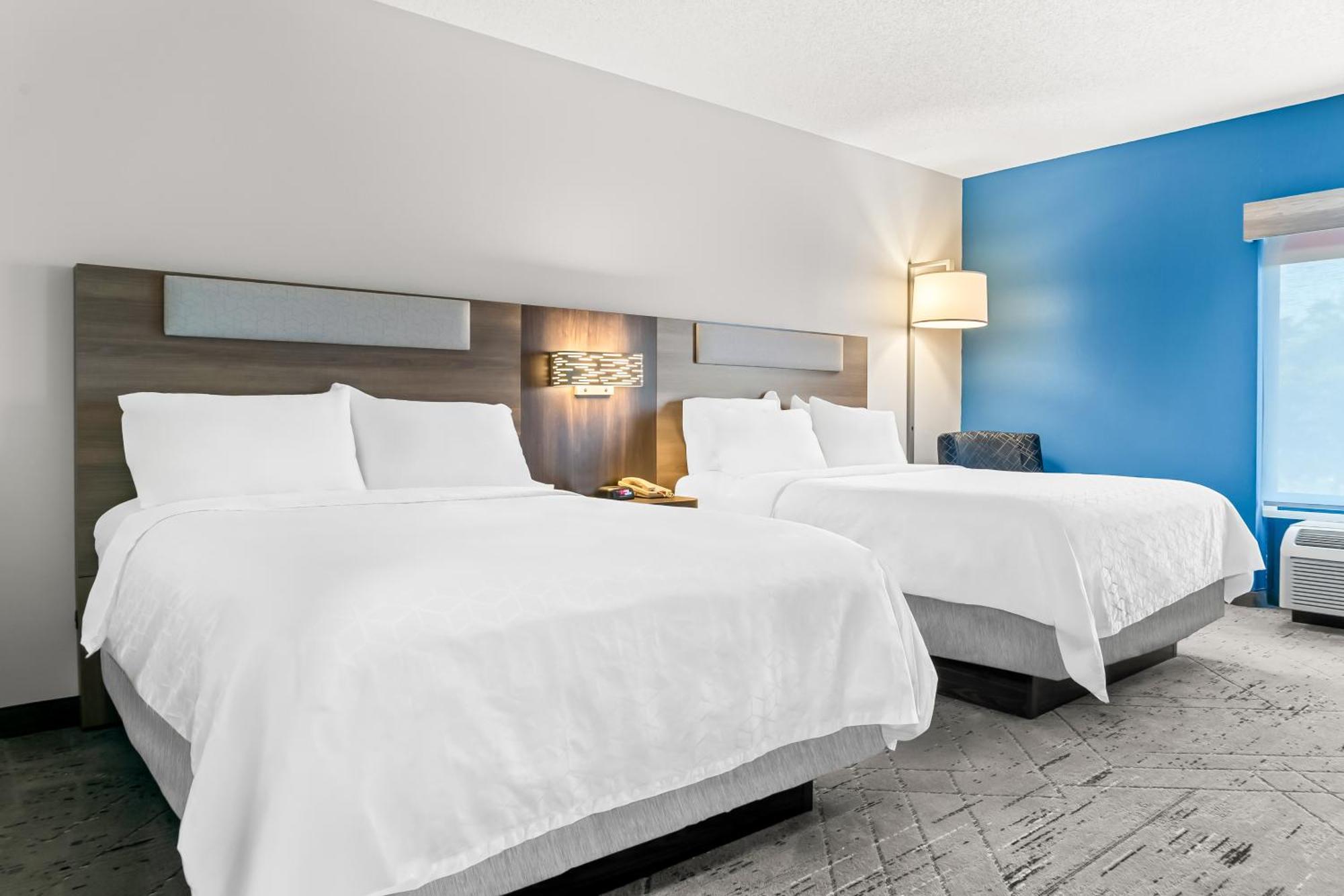 Holiday Inn Express & Suites - Detroit North - Roseville By Ihg Екстер'єр фото