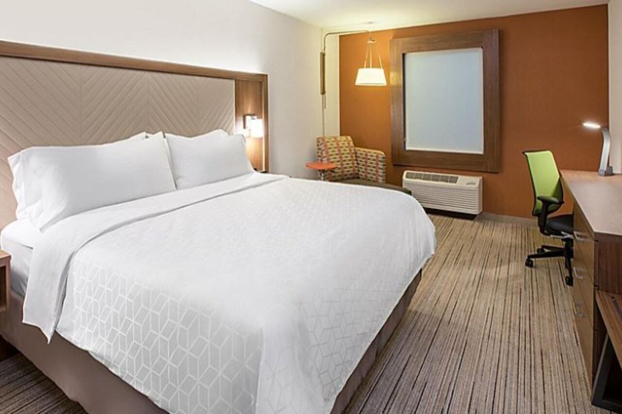 Holiday Inn Express & Suites - Detroit North - Roseville By Ihg Екстер'єр фото